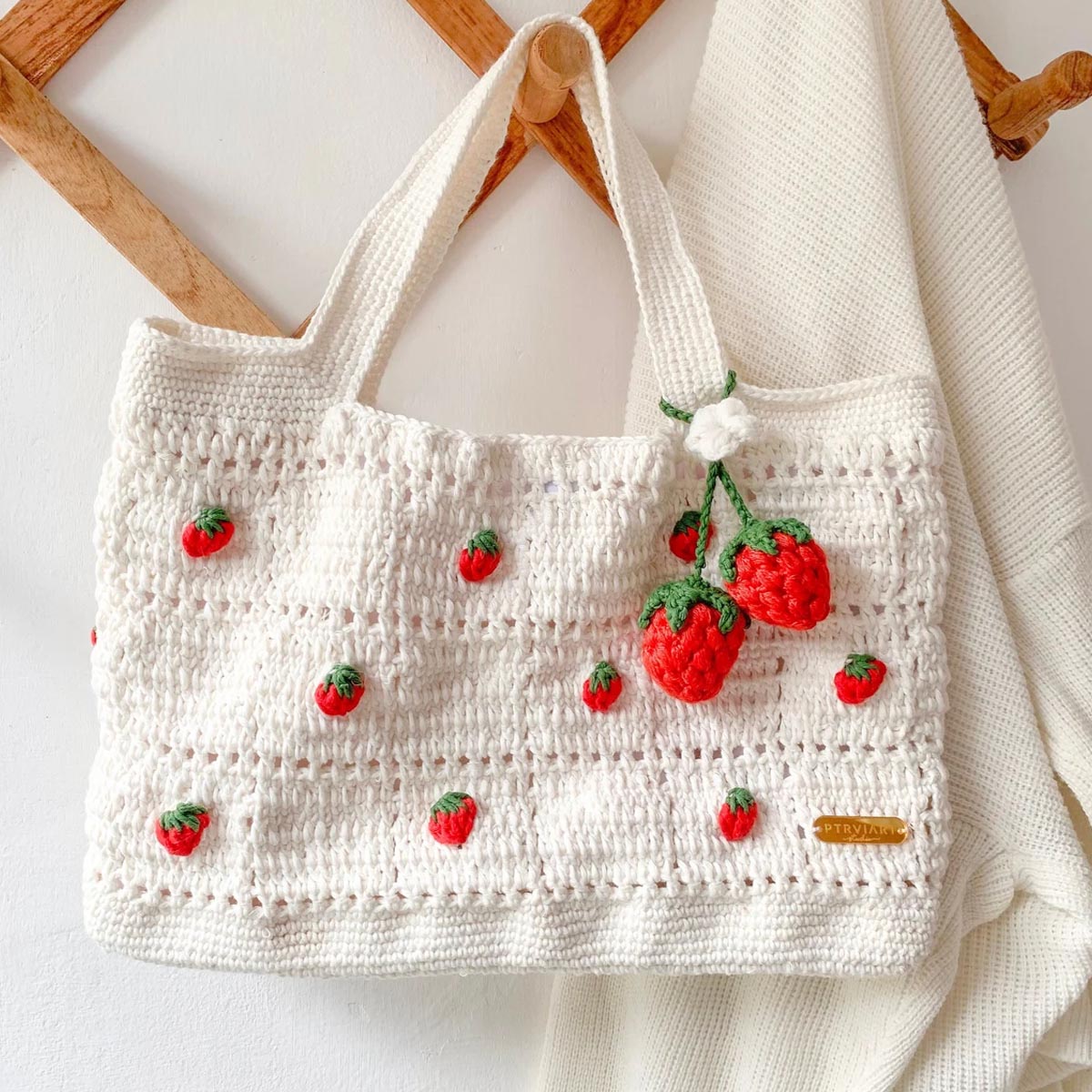 Strawberry Crochet Bag with HandBag Style | White Strawberry Purse Minimalist | Modern Crochet Shoulder Bag | Cute Crochet Bag Pattern