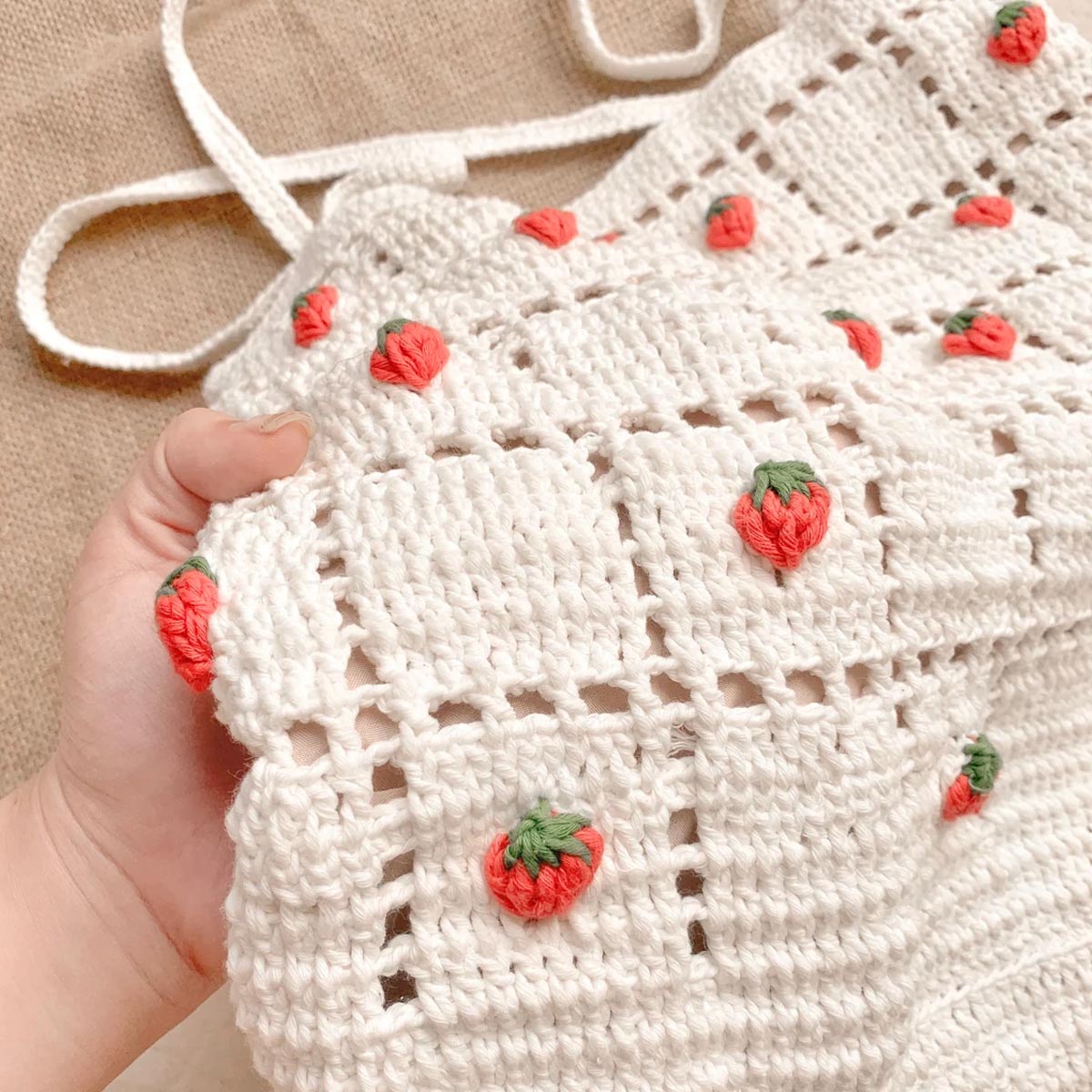 Strawberry Crochet Bag with Tote Bag Style | White Strawberry Purse Minimalist | Modern Crochet Shoulder Bag | Cute Crochet Bag